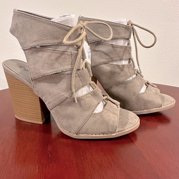 Lace Up Block Heels - Picture 2 of 16